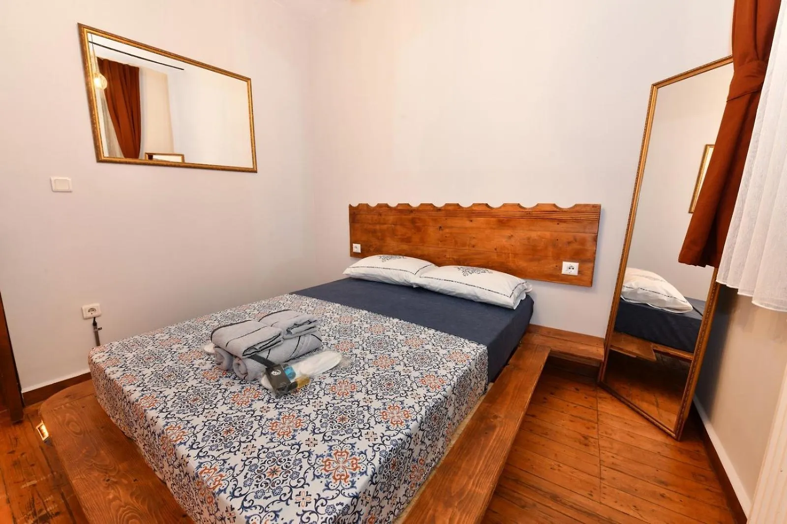Historical Levantine Flat @Heart Of Taksim Istanbul 0*,